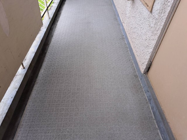 マンション共用部廊下床　洗浄後